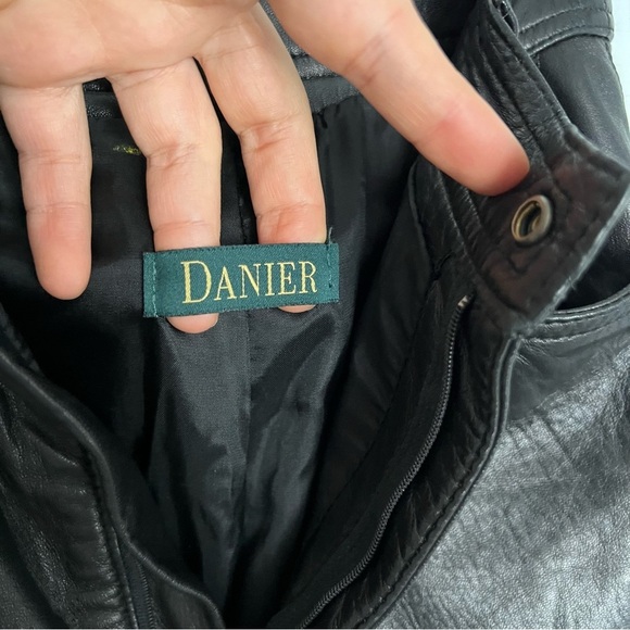 Danier genuine leather straight leg pants size 4 - Picture 7 of 10